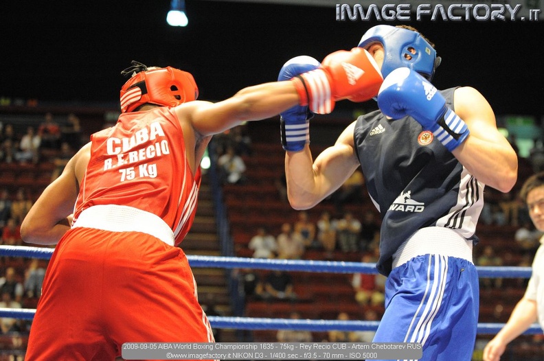 2009-09-05 AIBA World Boxing Championship 1635 - 75kg - Rey Recio CUB - Artem Chebotarev RUS.jpg